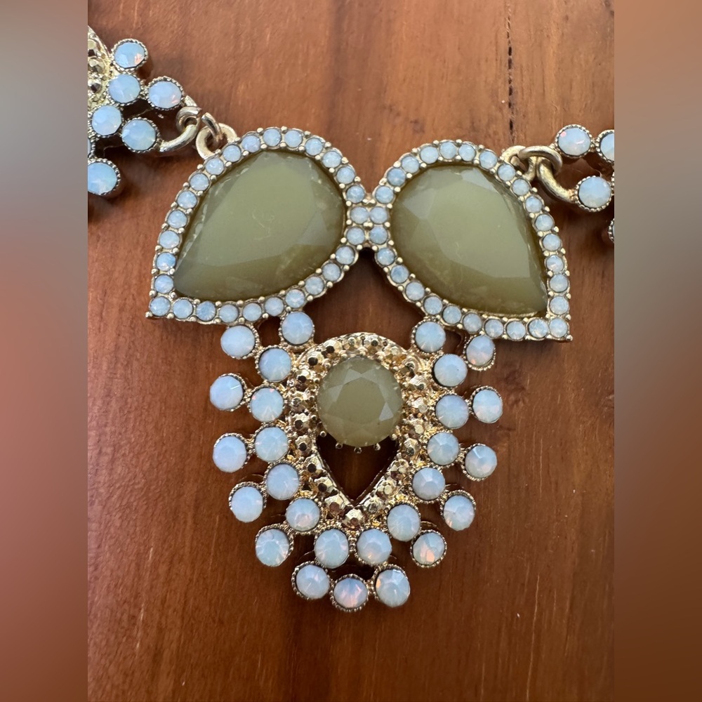 Elegant Gold, Green & White Statement Necklace - Picture 5 of 12